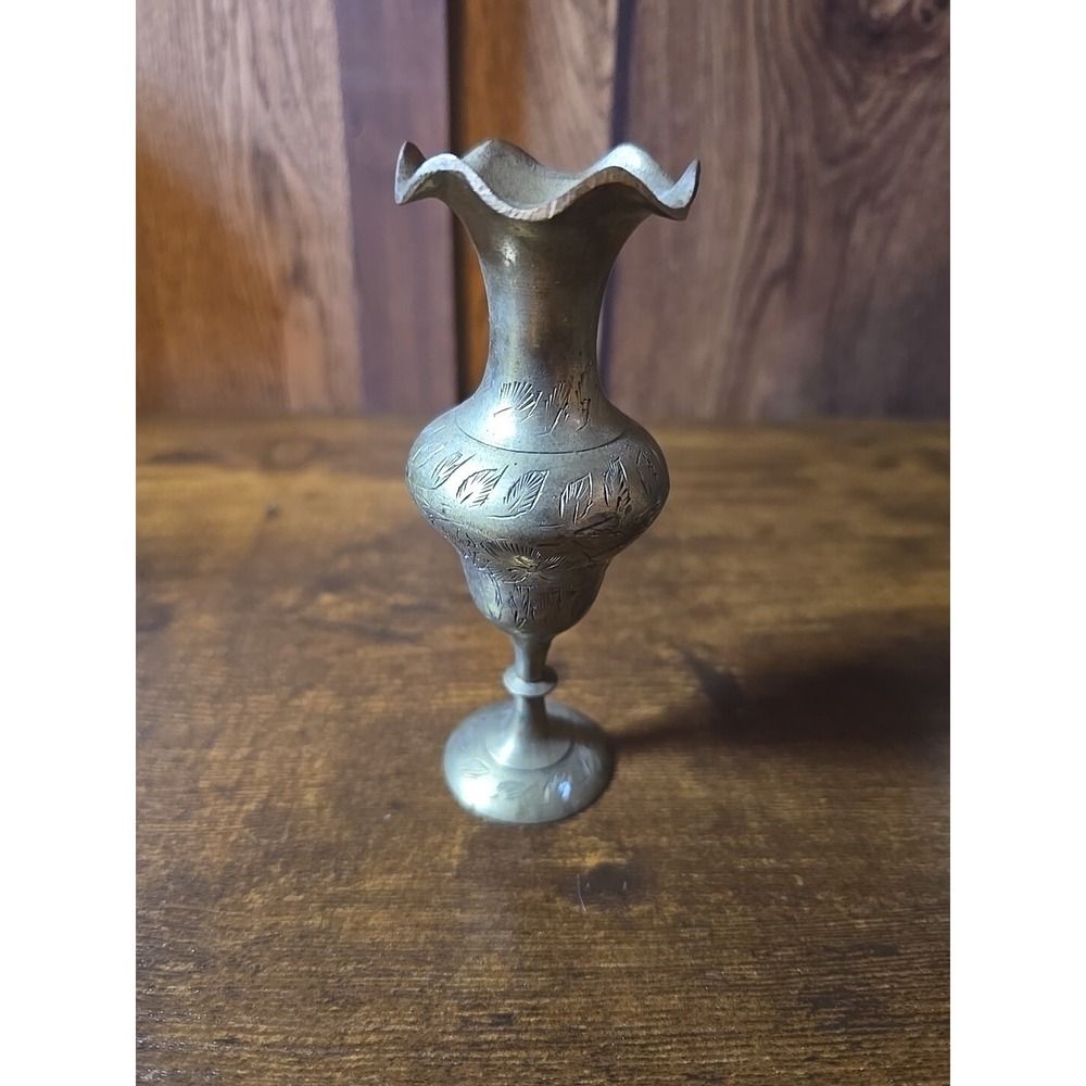 Vintage etched brass bud vase, India,‎ scalloped rim